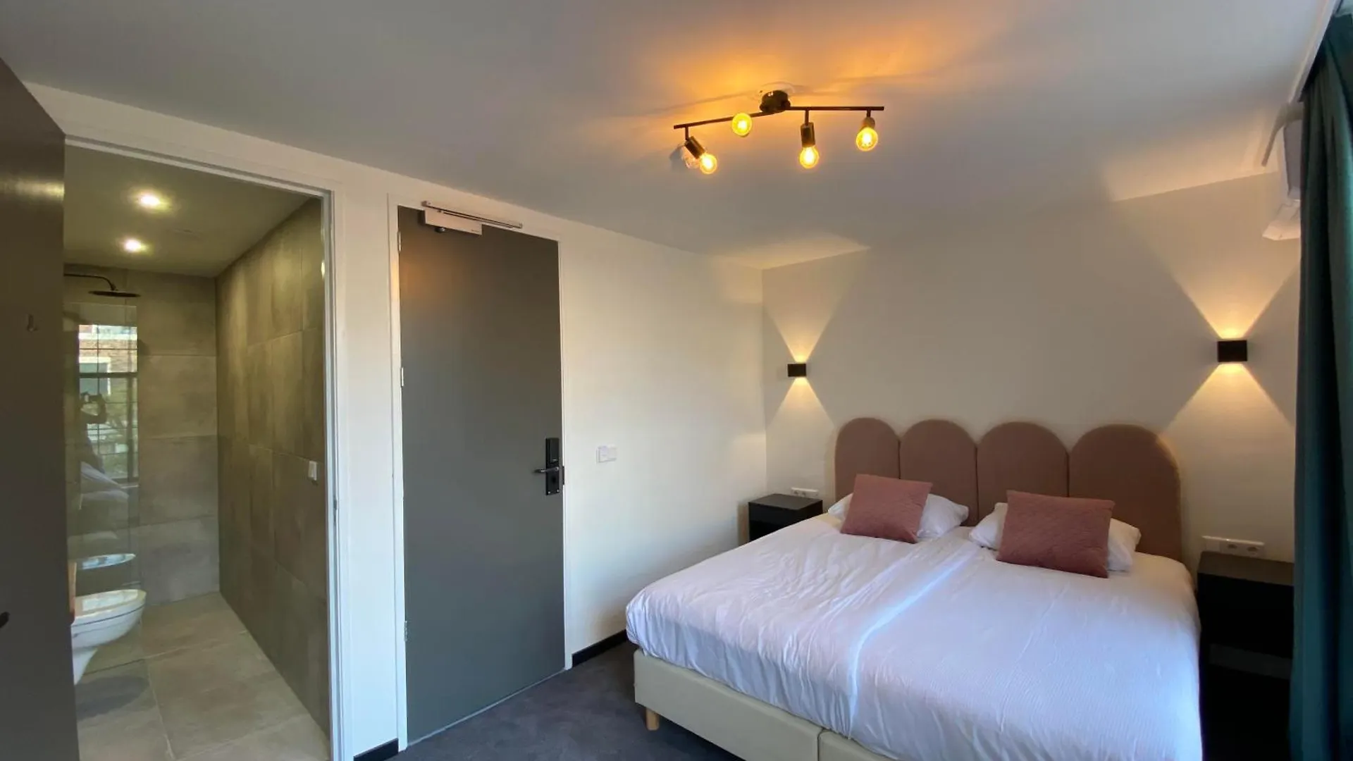 Hotel La Noire - Delft City Centre