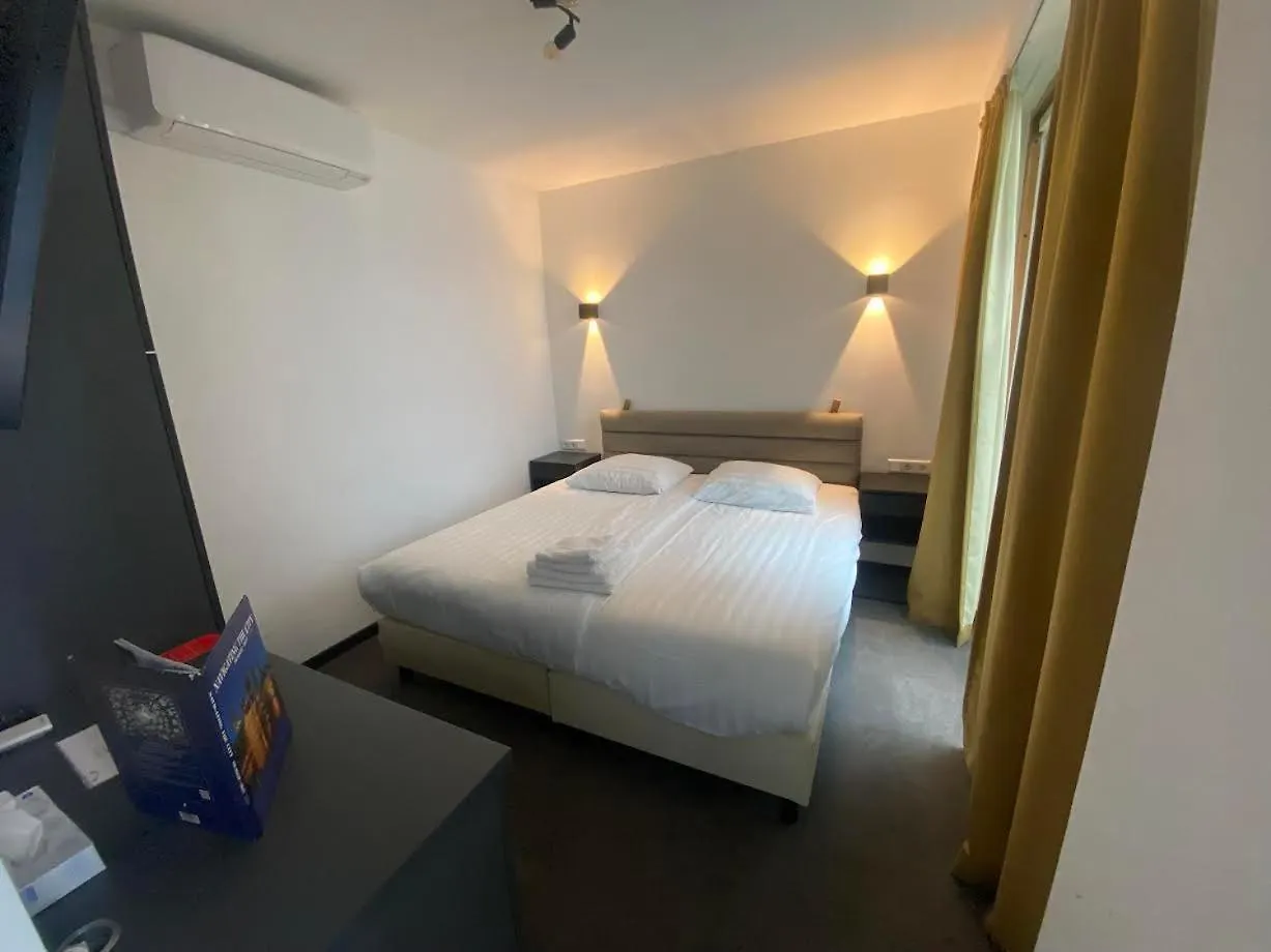 Hotel La Noire - Delft City Centre
